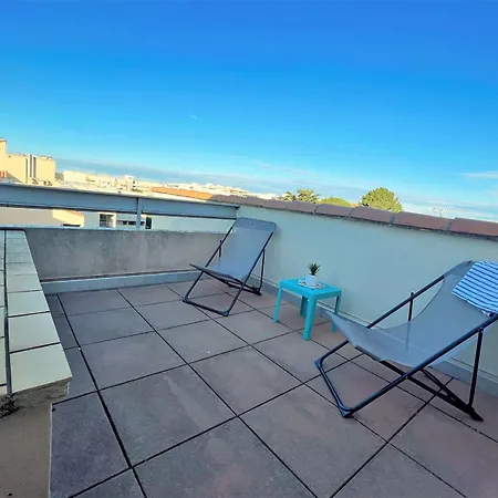 Duplex 2 Pieces Avec Terrasse, Solarium Et Parking Prive Proche Et Commerces - Fr-1-307-271